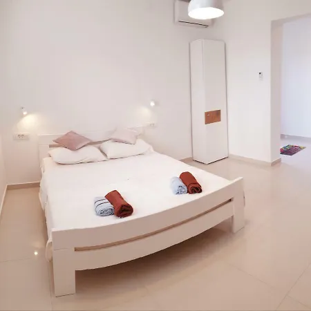 Daniela Apartment Murter