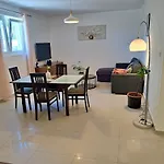 Daniela Apartment Murter